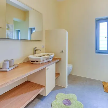 Iremia - Family House With Access