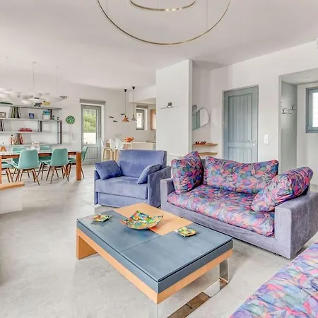 Iremia - Family House With Access